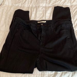 Like new Seven7 black skinny jeans size 24
